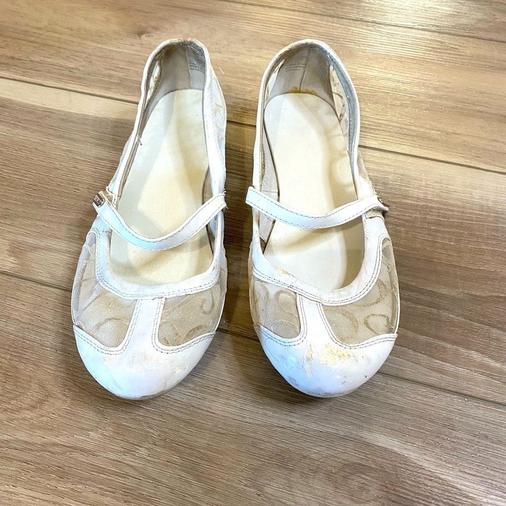 * Guess flats mary Jane shoes